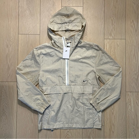 Nike Track Windbreaker Jacket Front Zip Pocket Cream Colour Size Small - Picture 1 of 9